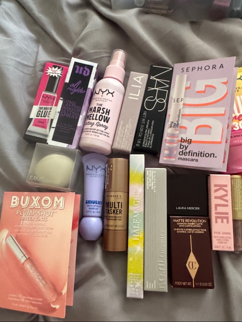 Makeup bundle - Picture 2 of 3